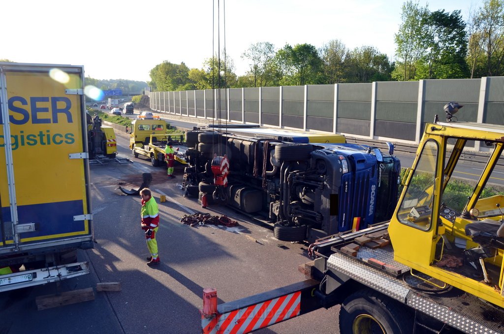 VU LKW umgestuerzt A 3 Rich Oberhausen Hoehe AS Koeln Koenigsforst P160.JPG - Miklos Laubert